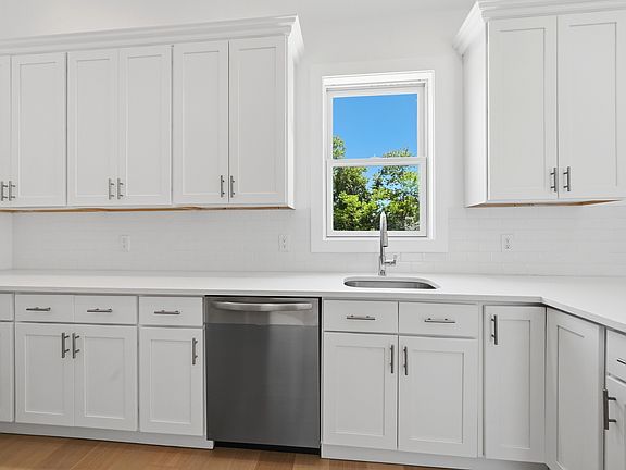 4th image of 19 Montauk Hwy #9