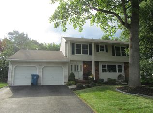 13 Hyannis Dr, Old Bridge, NJ 08857
