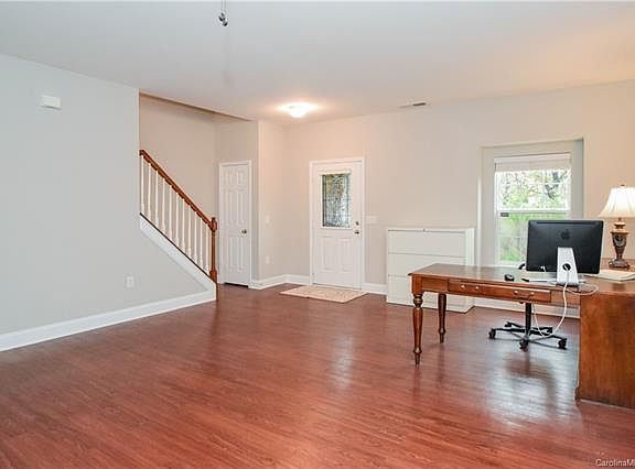 4th image of 5541 Versage Dr