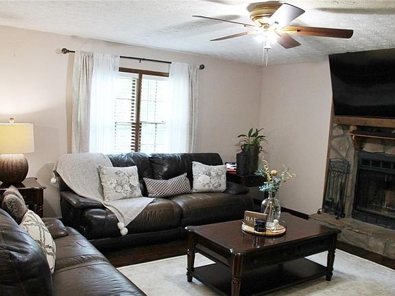 3rd image of 503 Little River Ct