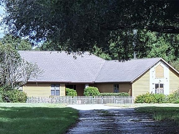 2nd image of 1001 NE 105th Ln