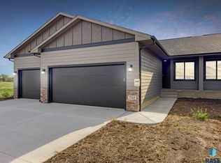 712 N Independent St, Lennox, SD 57039