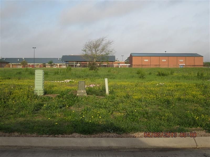 2nd image of 3430 Esplanade