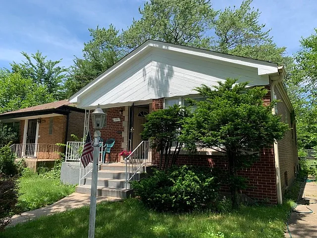 138 W Brayton St photo 1