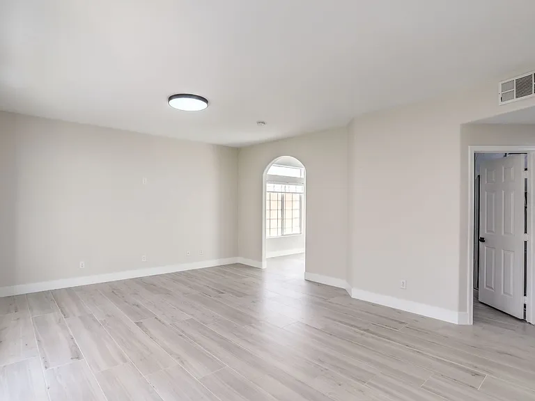 8910 Minsk Ct — Photo 12