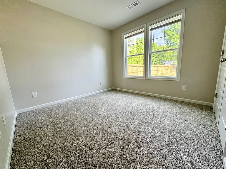 211 Railroad St — Photo 13
