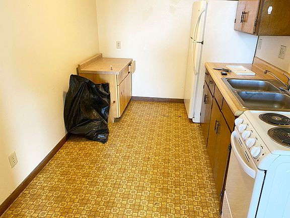 3rd image of 606 Washington St #6