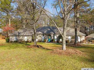 325 Bluff Dr, Hartselle, AL 35640