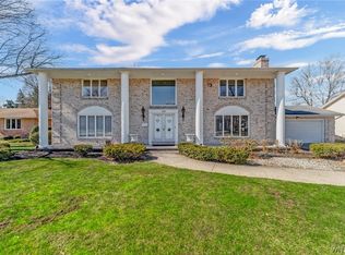 303 Dan Troy Dr, Williamsville, NY 14221