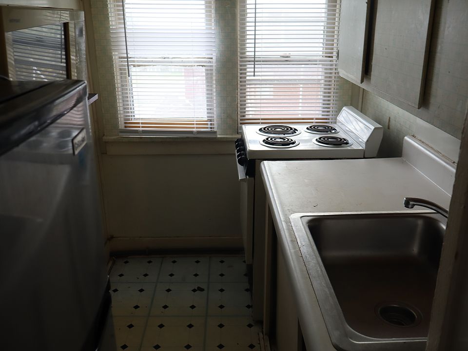 2nd image of 209 S 9th St APT 6