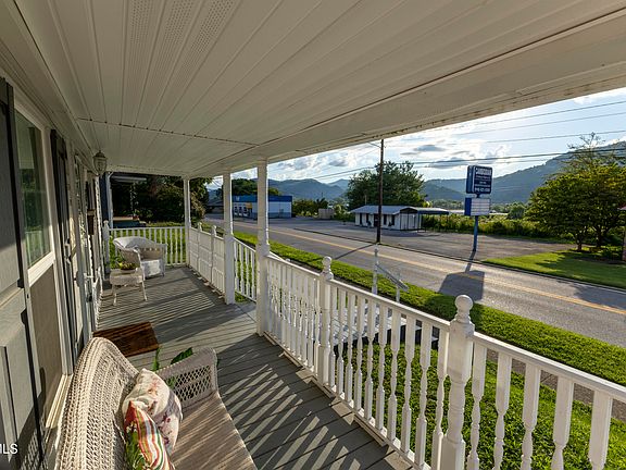 4th image of 624 N Main Ave