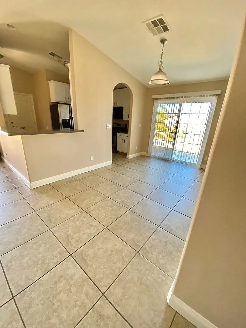 Beautiful Home In Twentynine Palms — Photo 3