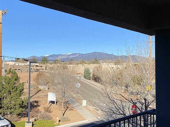 3rd image of 2100 Calle De La Vuelta Unit E