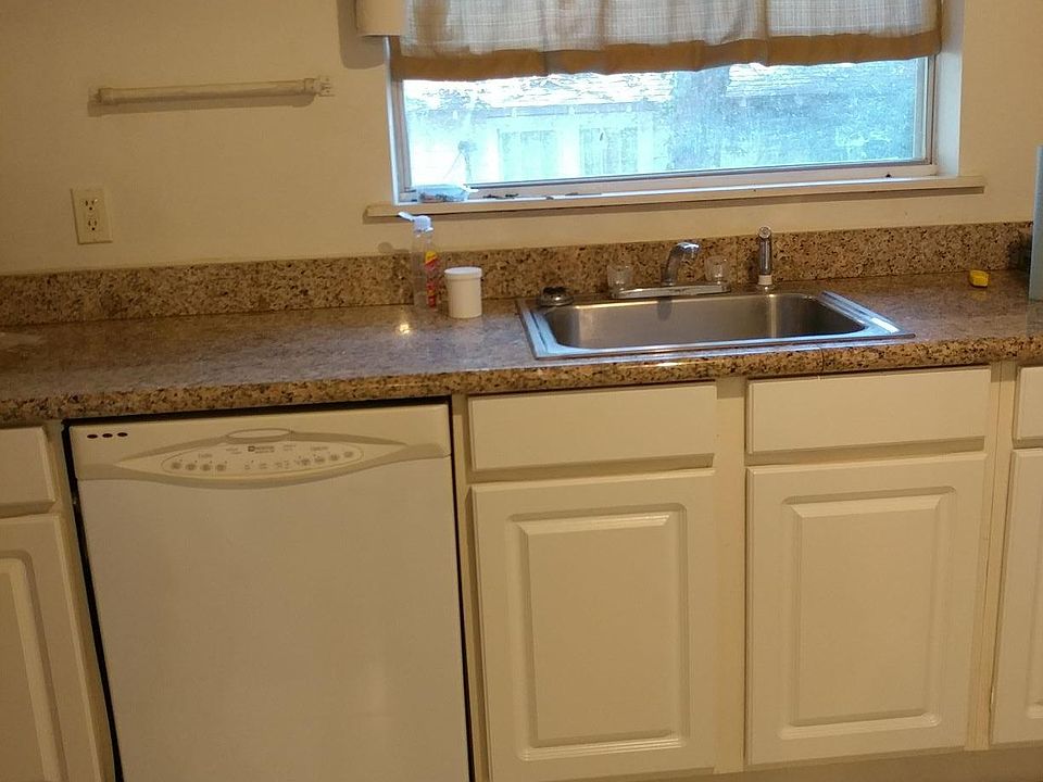 2nd image of 206 S Oak St #1