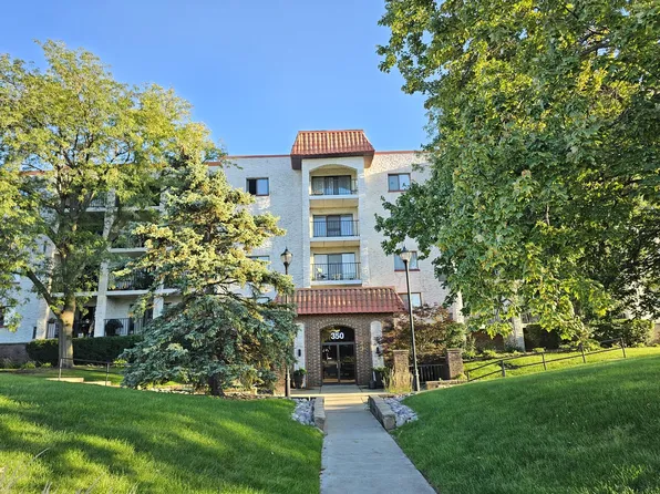 350 Plum Creek Dr APT 305, Wheeling, IL 60090