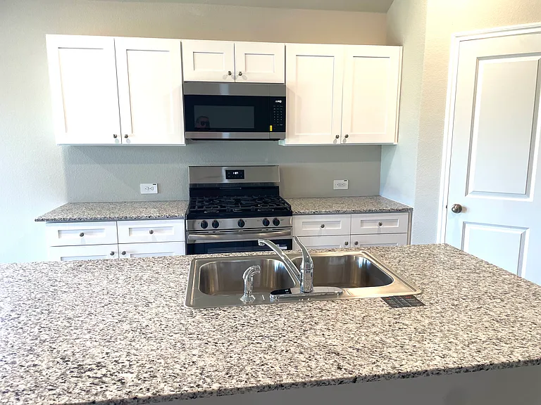 5552 Rollins Dr — Photo 22