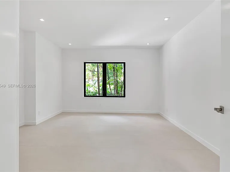 950 Bayamo Ave — Photo 20