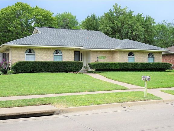 3rd image of 2301 Louise Ln