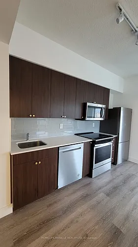 1 Wellington St Photo 1