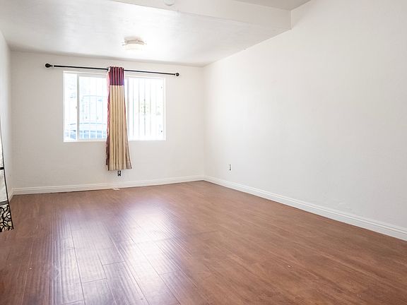 2nd image of 3416 Willow St Unit 101