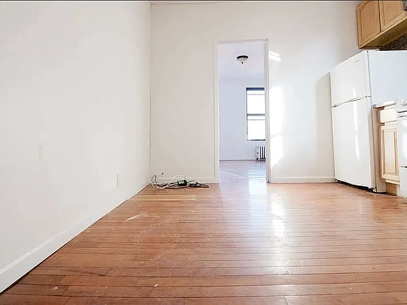 2nd image of 139 Eldridge St #17