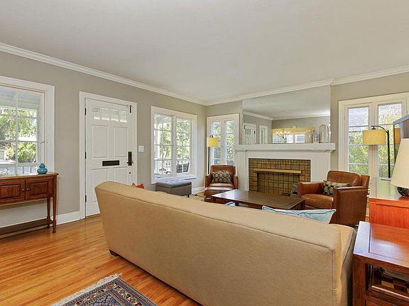 3rd image of 1051 N Wilson Ave