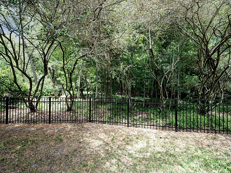 1004 Somerset Ct — Photo 33