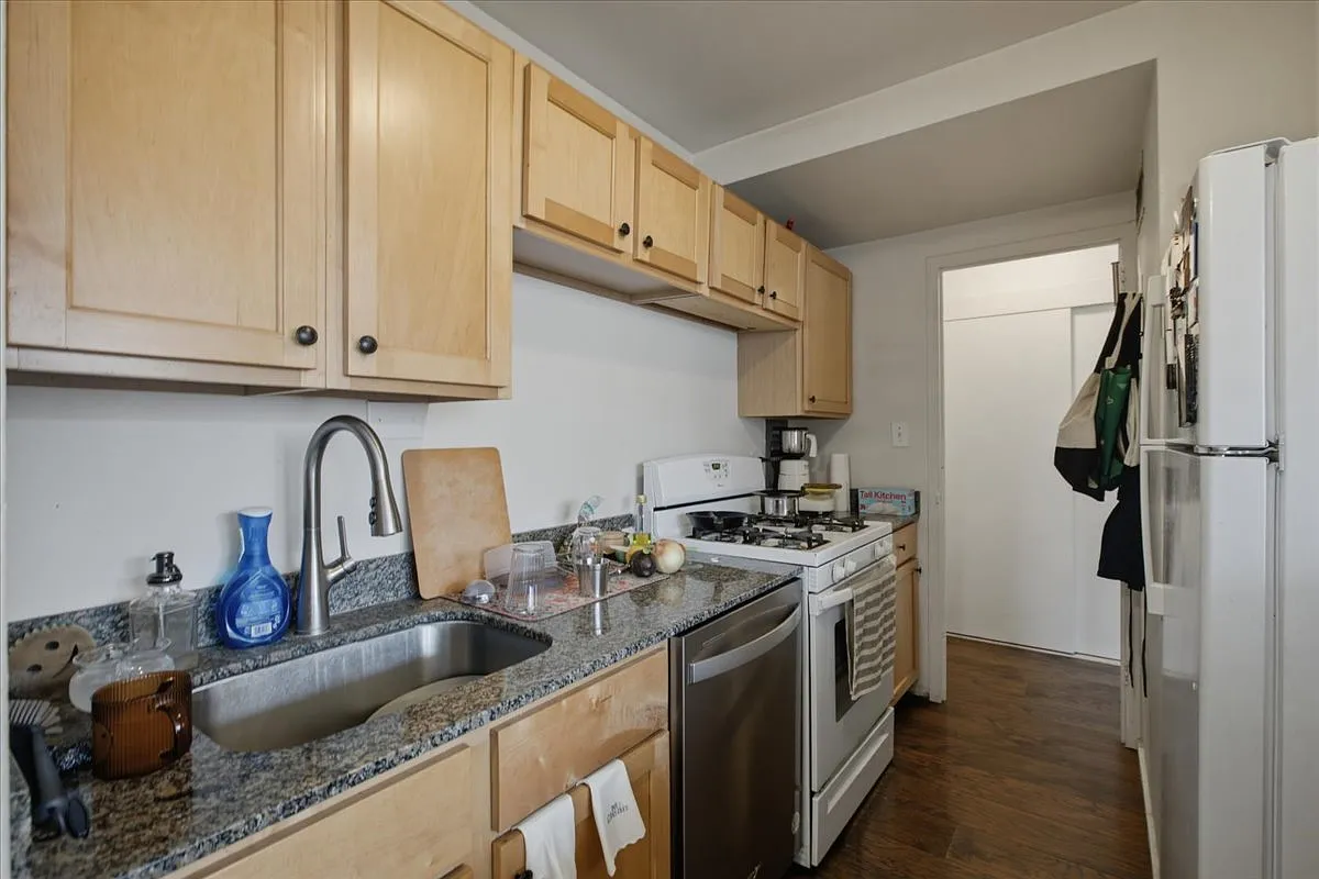 2 bed, $2,400 — Photo 2