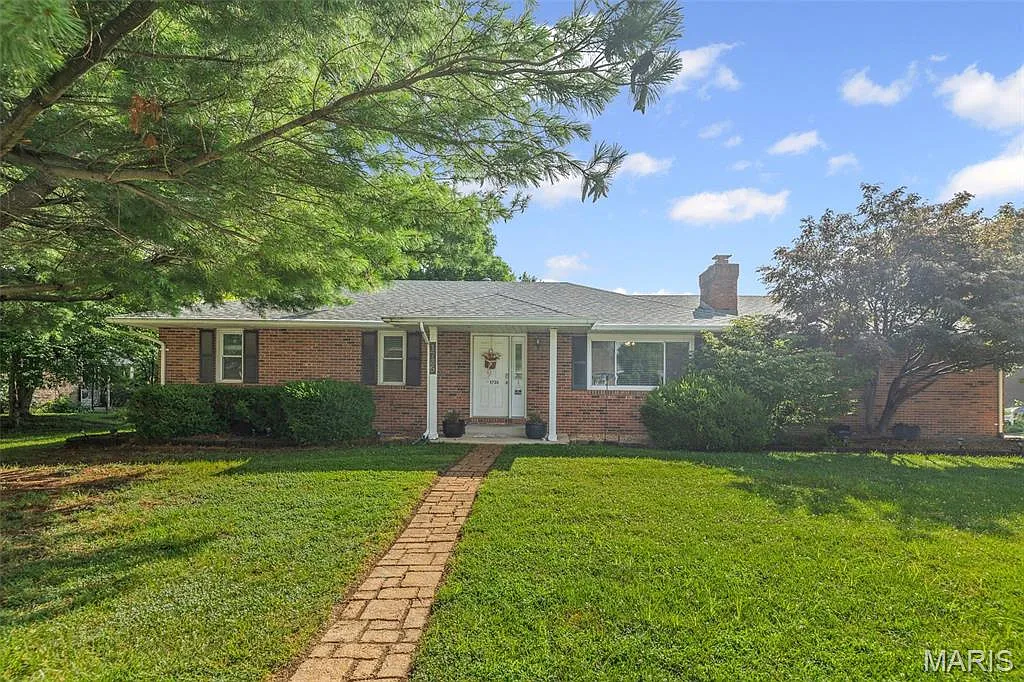 1735 Meadow Ln photo 1