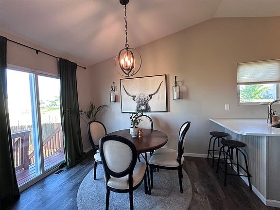 5th image of 2812 Barbara Ln E