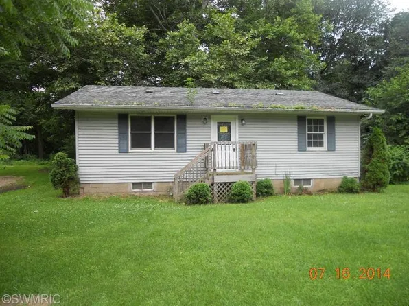 170 Birch St, Constantine, MI 49042