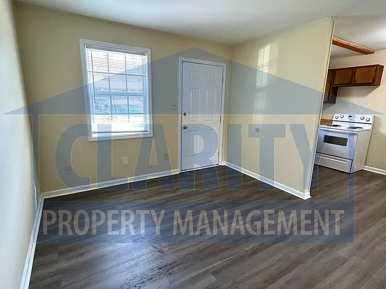 1901 Park St NE — Photo 2