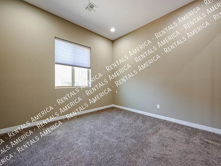 3325 E Coconino Dr — Photo 5
