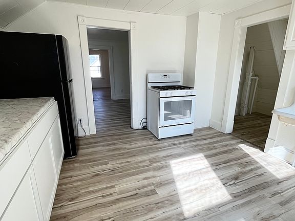 4th image of 929 S 5th Ave #1/2