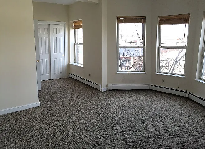 2 bed, 700 sqft, $3,000 — Photo 2