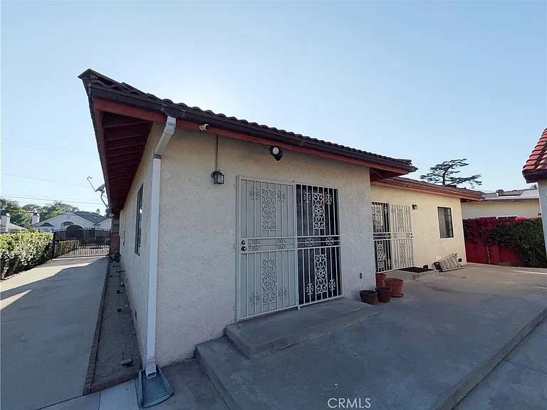 1050 Mayflower Ave — Photo 16