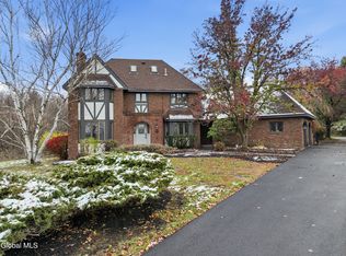 13 Ribbon Candy Ln, Troy, NY 12182