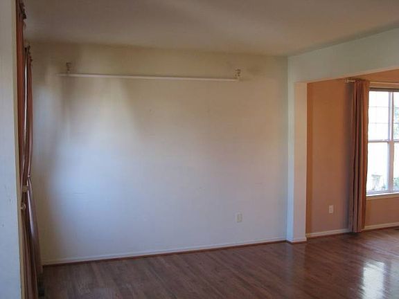 5th image of 1010 Wheatfield Dr