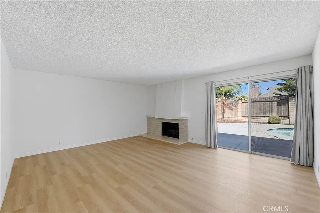 4 bed, 1594 sqft, $4,500 — Photo 4