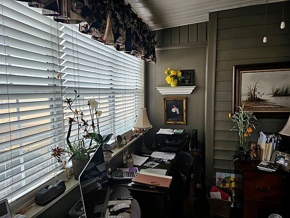 5th image of 501 E Smith Ave