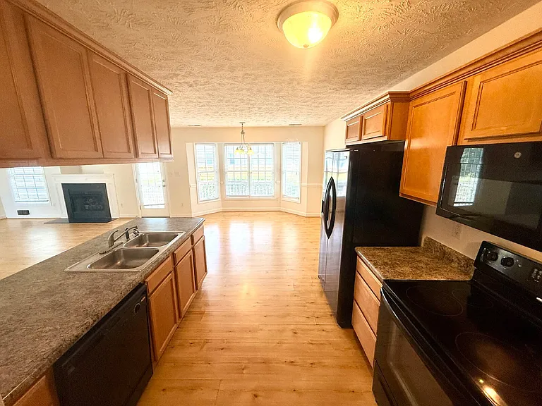 3019 Burton Dr — Photo 8