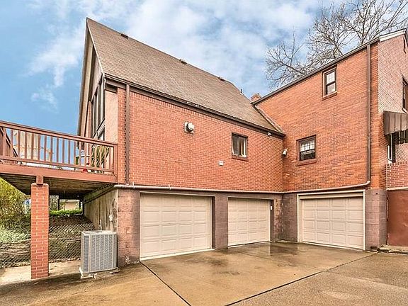 3rd image of 8120 Manville Dr