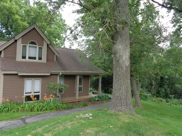 108 Walnut Hill Dr, Galena, IL 61036