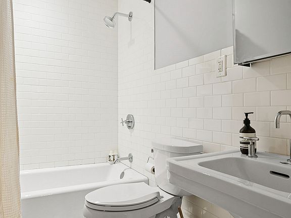 4th image of 581 Greene Ave APT 1