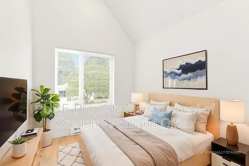 6 bed, 2.0 bath, 1300 sqft, $2,695 — Photo 2