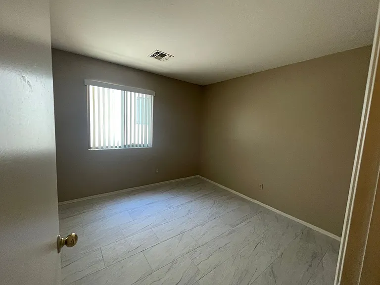 5910 S 32nd Ave — Photo 15