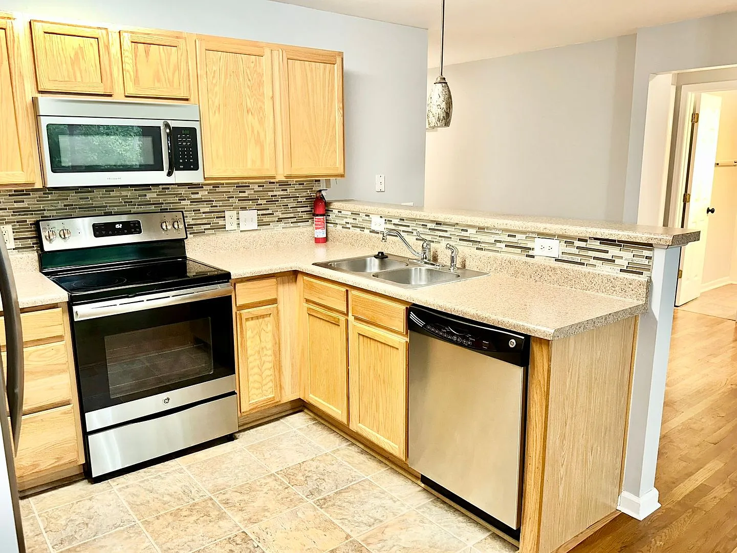 2nd floor 3-bedroom condo! — Photo 3