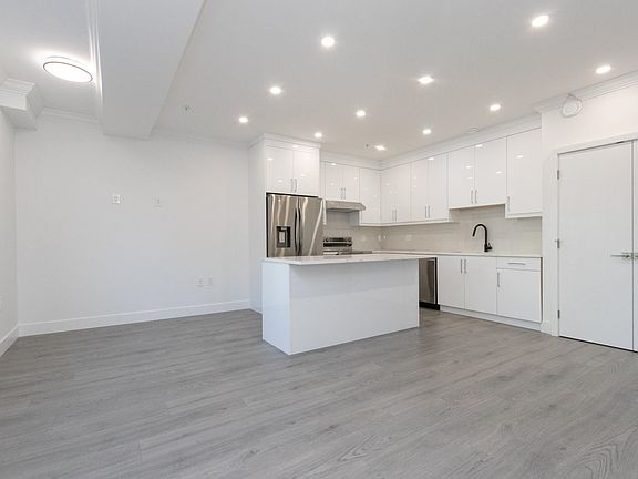 3rd image of 2122 E 32nd Ave #102