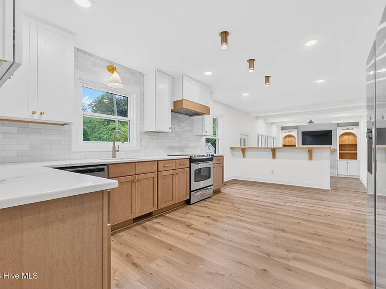 8305 Bald Eagle Ln — Photo 10