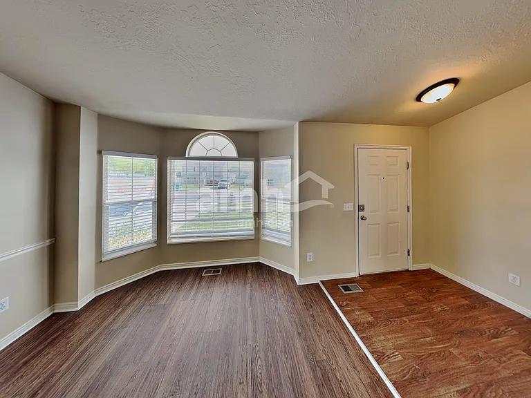 360 W 1900 S — Photo 6
